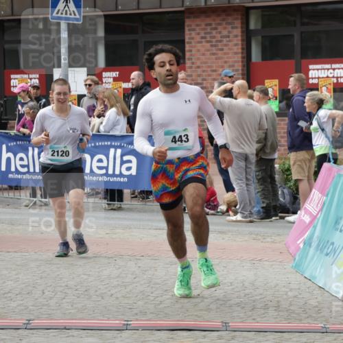 10.05.2026 - 8. Wedeler Halbmarathon Yannick Fuchs http://msf.ph/oto/9731552 10.05.2026 11:45:51 Ziel 443, 459, 725, 2120 meine-sportfotos.de