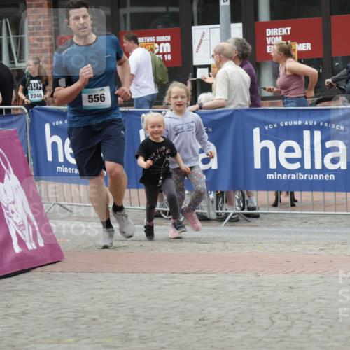 10.05.2026 - 8. Wedeler Halbmarathon Yannick Fuchs http://msf.ph/oto/9731556 10.05.2026 12:21:01 Ziel 556 meine-sportfotos.de