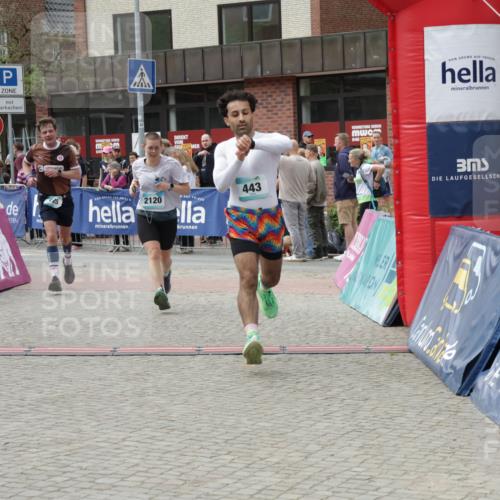 10.05.2026 - 8. Wedeler Halbmarathon Yannick Fuchs http://msf.ph/oto/9731565 10.05.2026 11:45:51 Ziel 443, 459, 725, 2120 meine-sportfotos.de