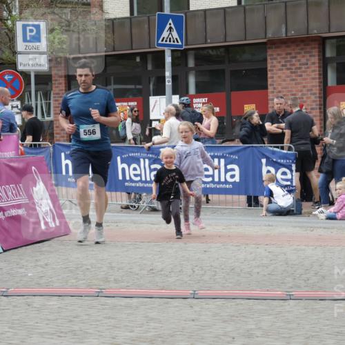 10.05.2026 - 8. Wedeler Halbmarathon Yannick Fuchs http://msf.ph/oto/9731572 10.05.2026 12:21:02 Ziel 556 meine-sportfotos.de