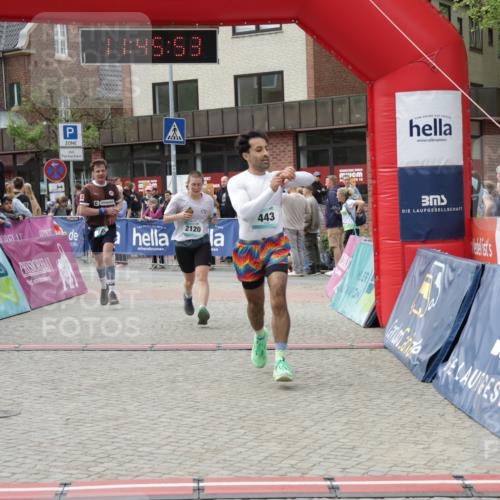 10.05.2026 - 8. Wedeler Halbmarathon Yannick Fuchs http://msf.ph/oto/9731575 10.05.2026 11:45:52 Ziel 443, 725, 2120 meine-sportfotos.de