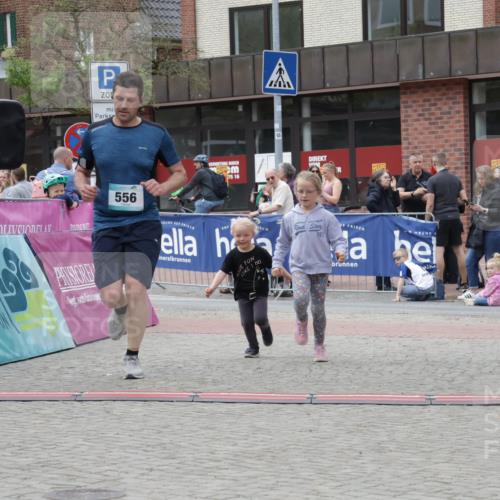 10.05.2026 - 8. Wedeler Halbmarathon Yannick Fuchs http://msf.ph/oto/9731577 10.05.2026 12:21:04 Ziel 556 meine-sportfotos.de
