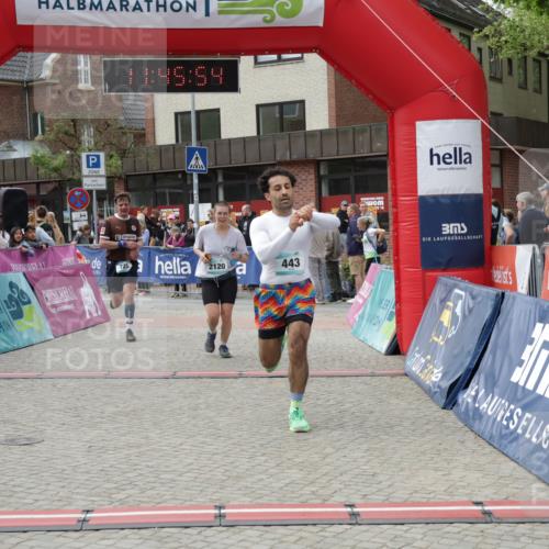 10.05.2026 - 8. Wedeler Halbmarathon Yannick Fuchs http://msf.ph/oto/9731581 10.05.2026 11:45:52 Ziel 443, 725, 2120 meine-sportfotos.de