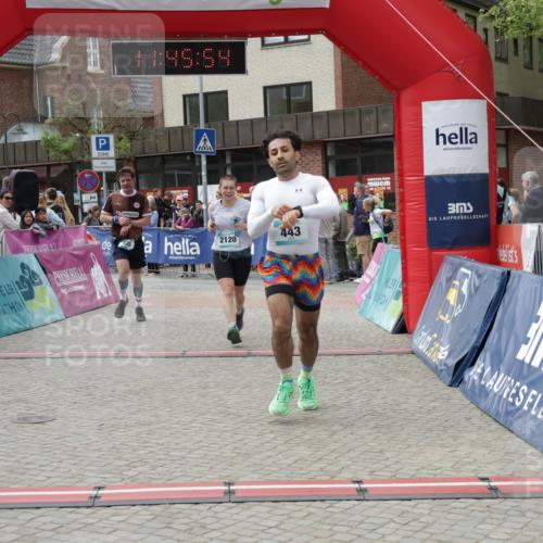 10.05.2026 - 8. Wedeler Halbmarathon Yannick Fuchs http://msf.ph/oto/9731585 10.05.2026 11:45:52 Ziel 443, 725, 2120 meine-sportfotos.de