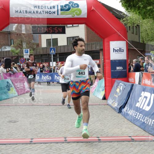 10.05.2026 - 8. Wedeler Halbmarathon Yannick Fuchs http://msf.ph/oto/9731601 10.05.2026 11:45:53 Ziel 443, 725, 759, 2120 meine-sportfotos.de