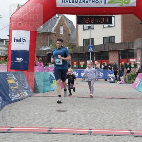 10.05.2026 - 8. Wedeler Halbmarathon Yannick Fuchs http://msf.ph/oto/9731602 10.05.2026 12:21:05 Ziel 556 meine-sportfotos.de