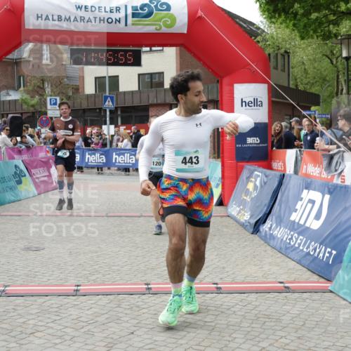 10.05.2026 - 8. Wedeler Halbmarathon Yannick Fuchs http://msf.ph/oto/9731611 10.05.2026 11:45:53 Ziel 443, 725, 759, 2120 meine-sportfotos.de