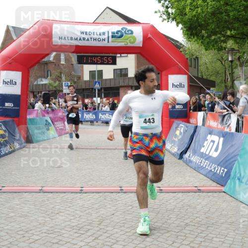 10.05.2026 - 8. Wedeler Halbmarathon Yannick Fuchs http://msf.ph/oto/9731616 10.05.2026 11:45:53 Ziel 443, 725, 759, 2120 meine-sportfotos.de