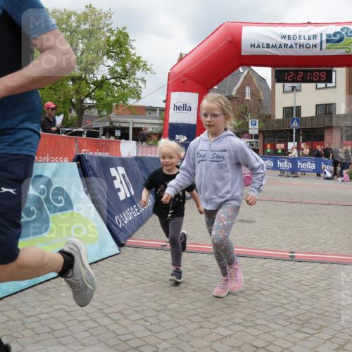 10.05.2026 - 8. Wedeler Halbmarathon Yannick Fuchs http://msf.ph/oto/9731617 10.05.2026 12:21:07 Ziel 556 meine-sportfotos.de