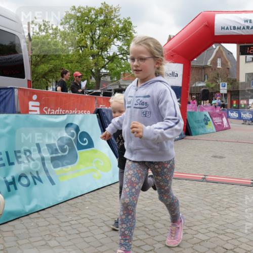 10.05.2026 - 8. Wedeler Halbmarathon Yannick Fuchs http://msf.ph/oto/9731626 10.05.2026 12:21:08 Ziel 556 meine-sportfotos.de