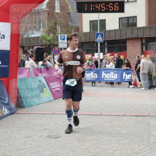 10.05.2026 - 8. Wedeler Halbmarathon Yannick Fuchs http://msf.ph/oto/9731628 10.05.2026 11:45:54 Ziel 443, 725, 759, 2120 meine-sportfotos.de