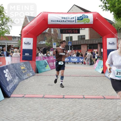 10.05.2026 - 8. Wedeler Halbmarathon Yannick Fuchs http://msf.ph/oto/9731638 10.05.2026 11:45:54 Ziel 443, 725, 759, 2120 meine-sportfotos.de