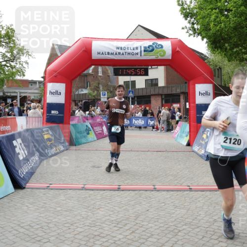 10.05.2026 - 8. Wedeler Halbmarathon Yannick Fuchs http://msf.ph/oto/9731642 10.05.2026 11:45:54 Ziel 443, 725, 759, 2120 meine-sportfotos.de