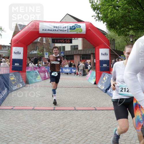 10.05.2026 - 8. Wedeler Halbmarathon Yannick Fuchs http://msf.ph/oto/9731648 10.05.2026 11:45:55 Ziel 443, 725, 759, 2120 meine-sportfotos.de