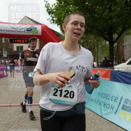 10.05.2026 - 8. Wedeler Halbmarathon Yannick Fuchs http://msf.ph/oto/9731657 10.05.2026 11:45:55 Ziel 443, 725, 759, 2120 meine-sportfotos.de