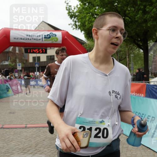 10.05.2026 - 8. Wedeler Halbmarathon Yannick Fuchs http://msf.ph/oto/9731661 10.05.2026 11:45:55 Ziel 443, 725, 759, 2120 meine-sportfotos.de