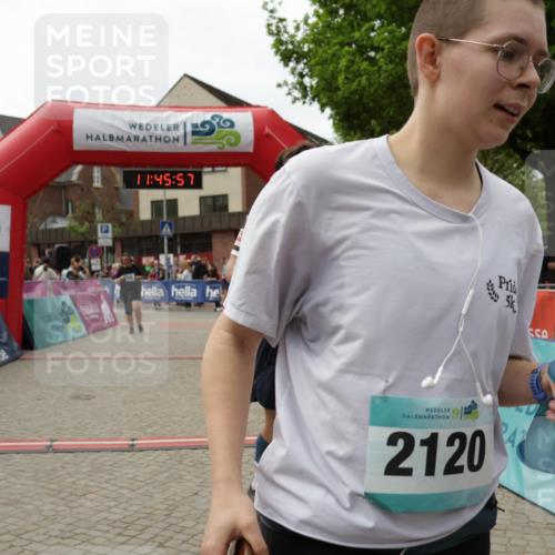 10.05.2026 - 8. Wedeler Halbmarathon Yannick Fuchs http://msf.ph/oto/9731665 10.05.2026 11:45:56 Ziel 443, 725, 759, 2120 meine-sportfotos.de