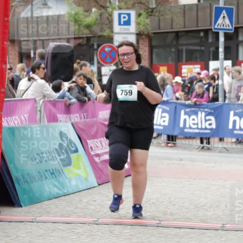 10.05.2026 - 8. Wedeler Halbmarathon Yannick Fuchs http://msf.ph/oto/9731678 10.05.2026 11:45:57 Ziel 443, 725, 759, 2120 meine-sportfotos.de