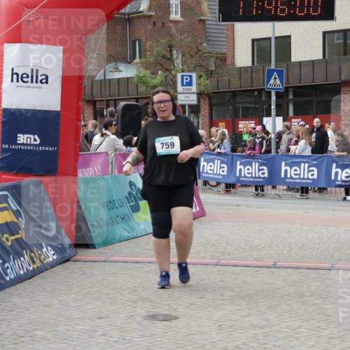 10.05.2026 - 8. Wedeler Halbmarathon Yannick Fuchs http://msf.ph/oto/9731705 10.05.2026 11:45:58 Ziel 725, 759, 2120 meine-sportfotos.de