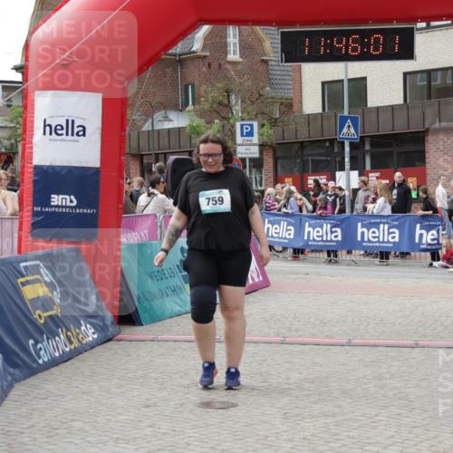 10.05.2026 - 8. Wedeler Halbmarathon Yannick Fuchs http://msf.ph/oto/9731720 10.05.2026 11:45:59 Ziel 725, 759 meine-sportfotos.de