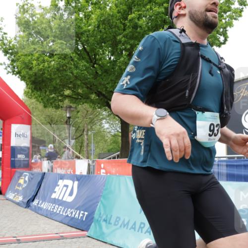 10.05.2026 - 8. Wedeler Halbmarathon Yannick Fuchs http://msf.ph/oto/9731750 10.05.2026 12:21:20 Ziel 93 meine-sportfotos.de