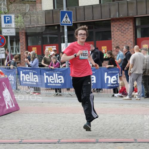 10.05.2026 - 8. Wedeler Halbmarathon Yannick Fuchs http://msf.ph/oto/9731766 10.05.2026 11:46:07 Ziel 1023 meine-sportfotos.de