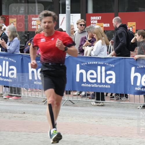 10.05.2026 - 8. Wedeler Halbmarathon Yannick Fuchs http://msf.ph/oto/9731836 10.05.2026 11:46:10 Ziel 580, 1023 meine-sportfotos.de