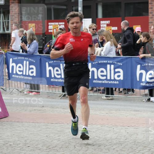 10.05.2026 - 8. Wedeler Halbmarathon Yannick Fuchs http://msf.ph/oto/9731847 10.05.2026 11:46:11 Ziel 172, 580, 1023 meine-sportfotos.de