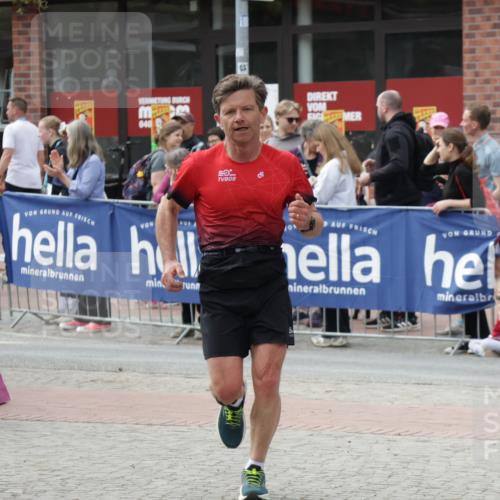 10.05.2026 - 8. Wedeler Halbmarathon Yannick Fuchs http://msf.ph/oto/9731851 10.05.2026 11:46:11 Ziel 172, 580, 1023 meine-sportfotos.de