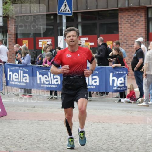 10.05.2026 - 8. Wedeler Halbmarathon Yannick Fuchs http://msf.ph/oto/9731856 10.05.2026 11:46:11 Ziel 172, 580, 1023 meine-sportfotos.de