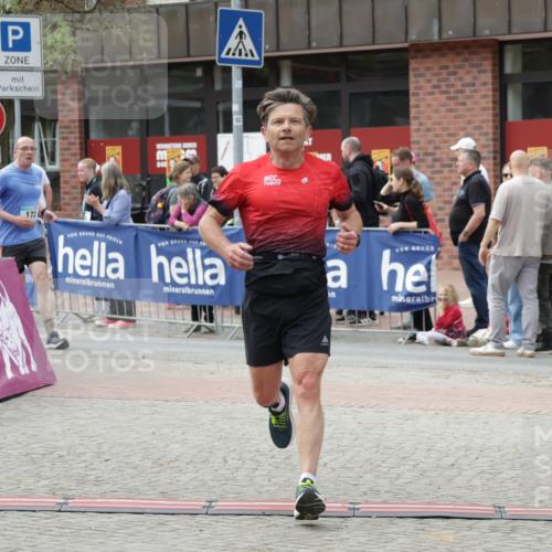 10.05.2026 - 8. Wedeler Halbmarathon Yannick Fuchs http://msf.ph/oto/9731861 10.05.2026 11:46:11 Ziel 172, 580, 1023 meine-sportfotos.de