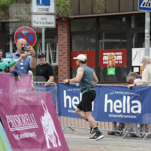 10.05.2026 - 8. Wedeler Halbmarathon Yannick Fuchs http://msf.ph/oto/9731877 10.05.2026 12:21:32 Ziel 617 meine-sportfotos.de