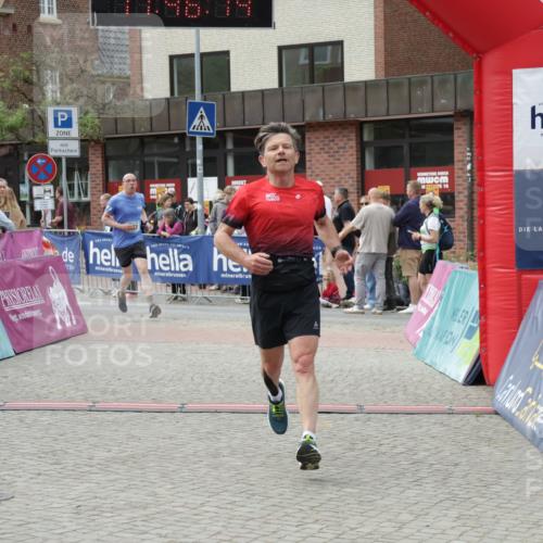 10.05.2026 - 8. Wedeler Halbmarathon Yannick Fuchs http://msf.ph/oto/9731879 10.05.2026 11:46:12 Ziel 172, 580, 1023 meine-sportfotos.de