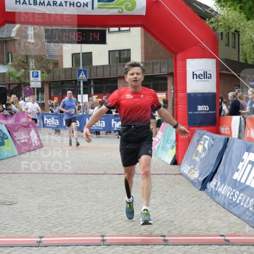 10.05.2026 - 8. Wedeler Halbmarathon Yannick Fuchs http://msf.ph/oto/9731896 10.05.2026 11:46:13 Ziel 172, 580, 1023, 2032, 2033 meine-sportfotos.de