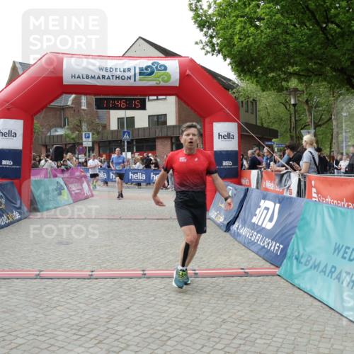 10.05.2026 - 8. Wedeler Halbmarathon Yannick Fuchs http://msf.ph/oto/9731907 10.05.2026 11:46:13 Ziel 172, 580, 1023, 2032, 2033 meine-sportfotos.de