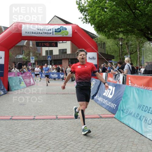 10.05.2026 - 8. Wedeler Halbmarathon Yannick Fuchs http://msf.ph/oto/9731914 10.05.2026 11:46:13 Ziel 172, 580, 1023, 2032, 2033 meine-sportfotos.de