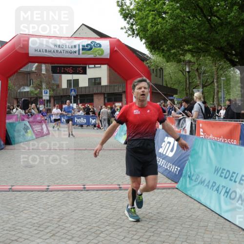 10.05.2026 - 8. Wedeler Halbmarathon Yannick Fuchs http://msf.ph/oto/9731920 10.05.2026 11:46:13 Ziel 172, 580, 1023, 2032, 2033 meine-sportfotos.de