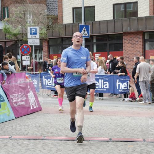 10.05.2026 - 8. Wedeler Halbmarathon Yannick Fuchs http://msf.ph/oto/9731934 10.05.2026 11:46:15 Ziel 172, 580, 2032, 2033 meine-sportfotos.de