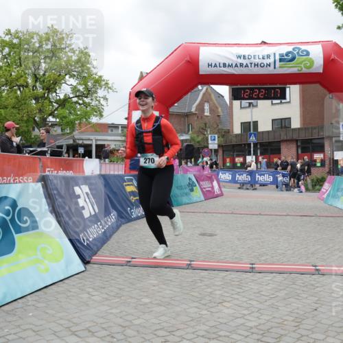 10.05.2026 - 8. Wedeler Halbmarathon Yannick Fuchs http://msf.ph/oto/9731961 10.05.2026 12:22:15 Ziel 270 meine-sportfotos.de