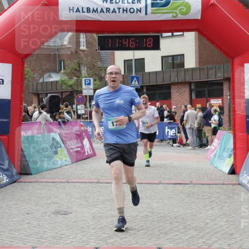 10.05.2026 - 8. Wedeler Halbmarathon Yannick Fuchs http://msf.ph/oto/9731967 10.05.2026 11:46:16 Ziel 172, 580, 2032, 2033 meine-sportfotos.de
