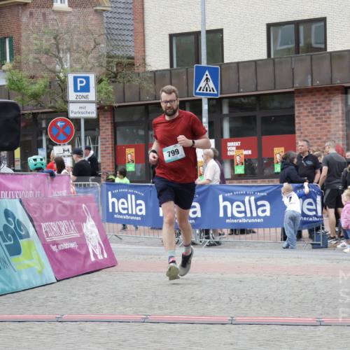 10.05.2026 - 8. Wedeler Halbmarathon Yannick Fuchs http://msf.ph/oto/9731981 10.05.2026 12:22:33 Ziel 799 meine-sportfotos.de