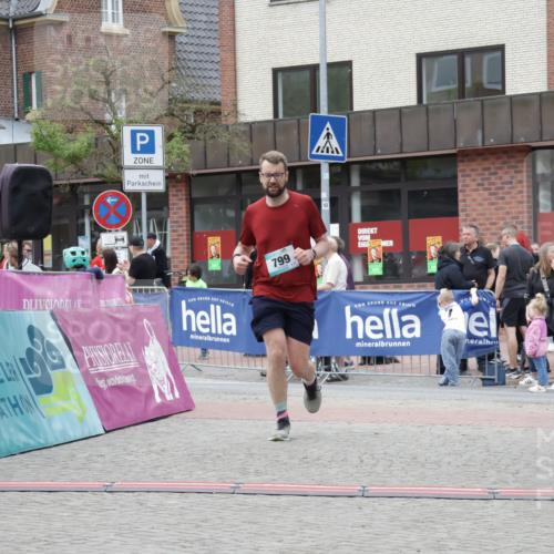 10.05.2026 - 8. Wedeler Halbmarathon Yannick Fuchs http://msf.ph/oto/9731986 10.05.2026 12:22:33 Ziel 799 meine-sportfotos.de