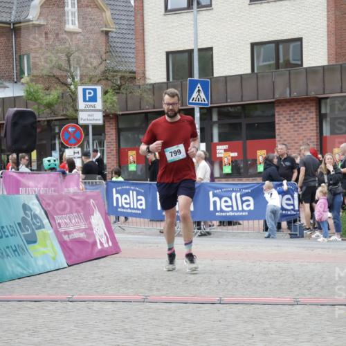 10.05.2026 - 8. Wedeler Halbmarathon Yannick Fuchs http://msf.ph/oto/9731992 10.05.2026 12:22:33 Ziel 799 meine-sportfotos.de