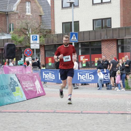 10.05.2026 - 8. Wedeler Halbmarathon Yannick Fuchs http://msf.ph/oto/9731998 10.05.2026 12:22:33 Ziel 799 meine-sportfotos.de