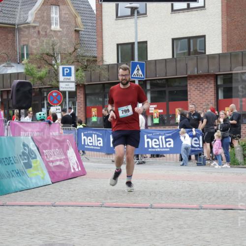 10.05.2026 - 8. Wedeler Halbmarathon Yannick Fuchs http://msf.ph/oto/9732003 10.05.2026 12:22:33 Ziel 799 meine-sportfotos.de