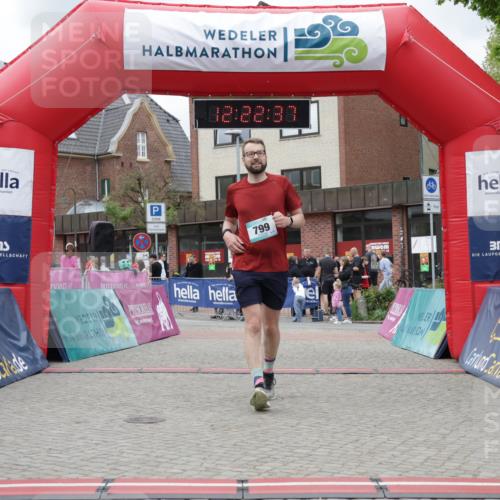 10.05.2026 - 8. Wedeler Halbmarathon Yannick Fuchs http://msf.ph/oto/9732039 10.05.2026 12:22:35 Ziel 799 meine-sportfotos.de