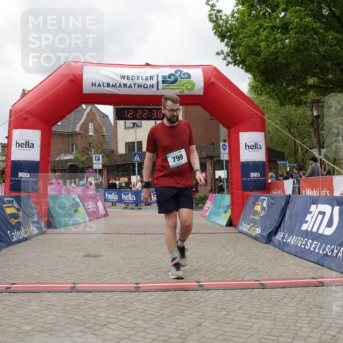 10.05.2026 - 8. Wedeler Halbmarathon Yannick Fuchs http://msf.ph/oto/9732044 10.05.2026 12:22:36 Ziel 799 meine-sportfotos.de