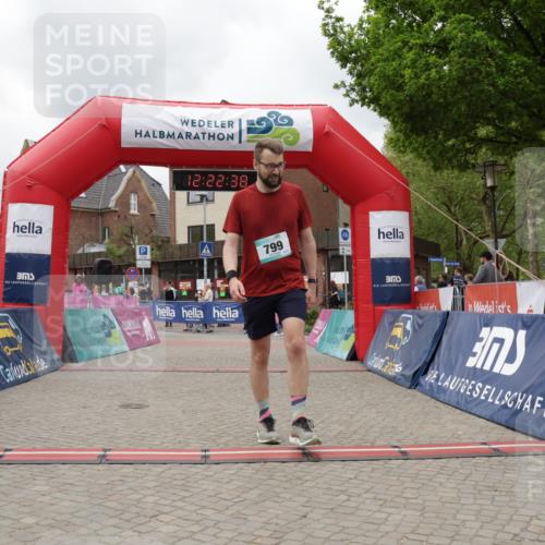 10.05.2026 - 8. Wedeler Halbmarathon Yannick Fuchs http://msf.ph/oto/9732048 10.05.2026 12:22:36 Ziel 799 meine-sportfotos.de
