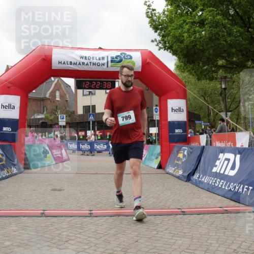 10.05.2026 - 8. Wedeler Halbmarathon Yannick Fuchs http://msf.ph/oto/9732052 10.05.2026 12:22:36 Ziel 799 meine-sportfotos.de