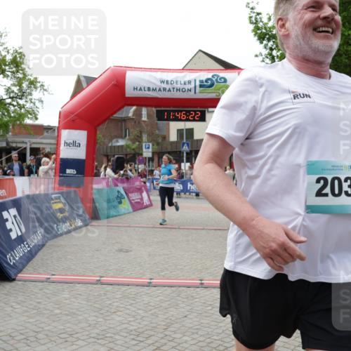 10.05.2026 - 8. Wedeler Halbmarathon Yannick Fuchs http://msf.ph/oto/9732066 10.05.2026 11:46:20 Ziel 158, 172, 605, 2032, 2033 meine-sportfotos.de
